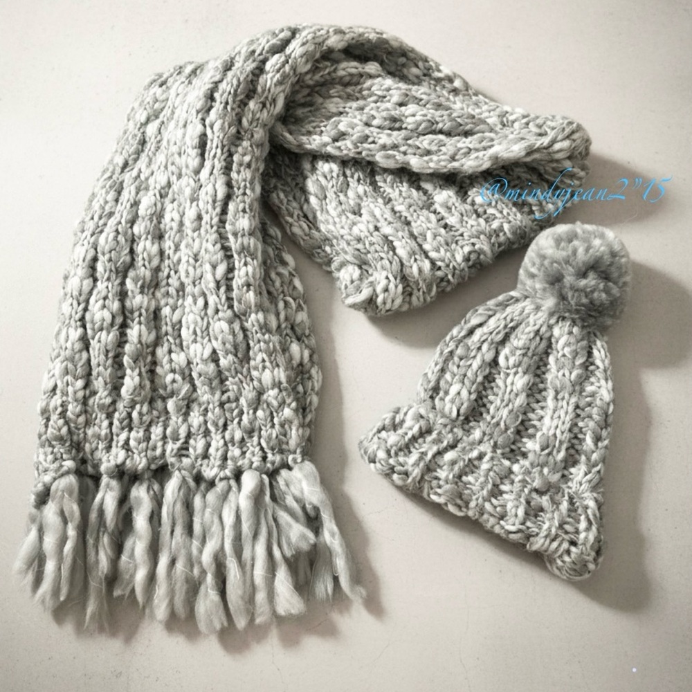 NWT GAP Cable Knit Scarf & knitted Beanie in Marled grey